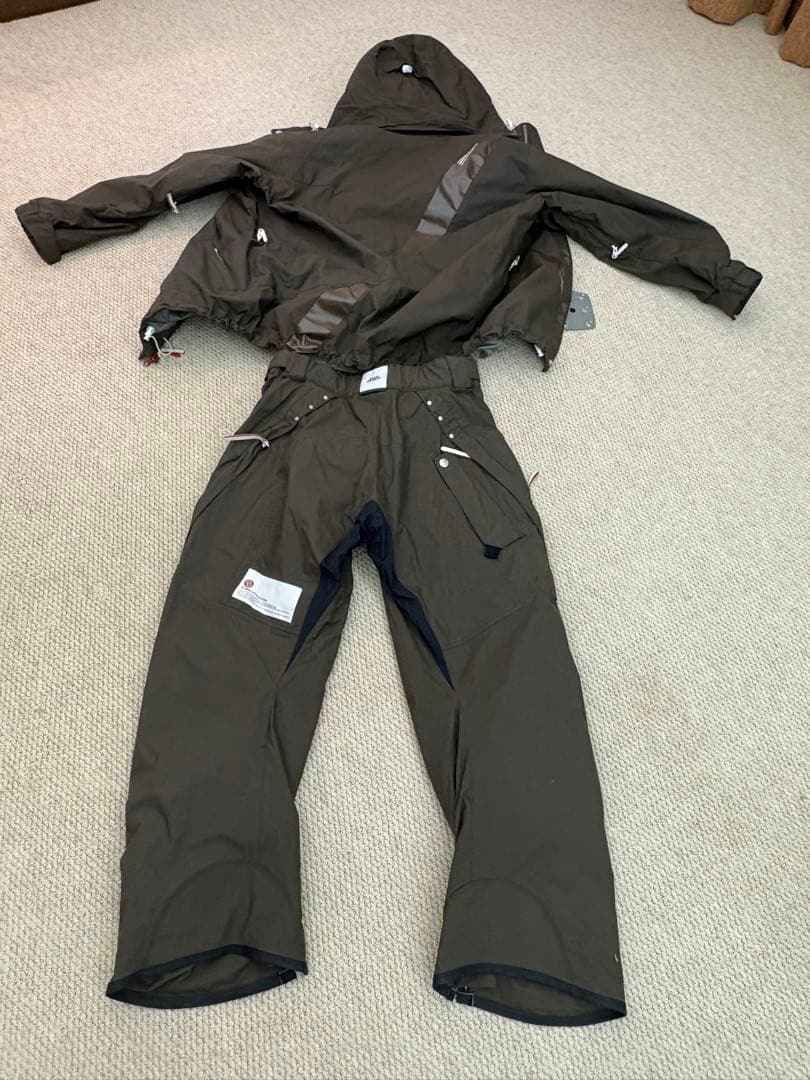 【デサント】カーキ色スキーウェア 上下セット ※お値下げしました