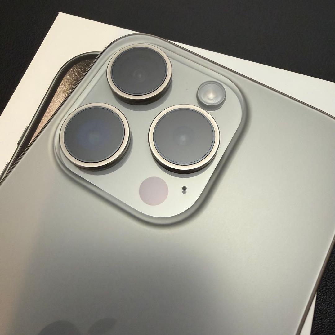 iPhone 15 Pro ナチュラルチタニウム 256 GB SIMフリー