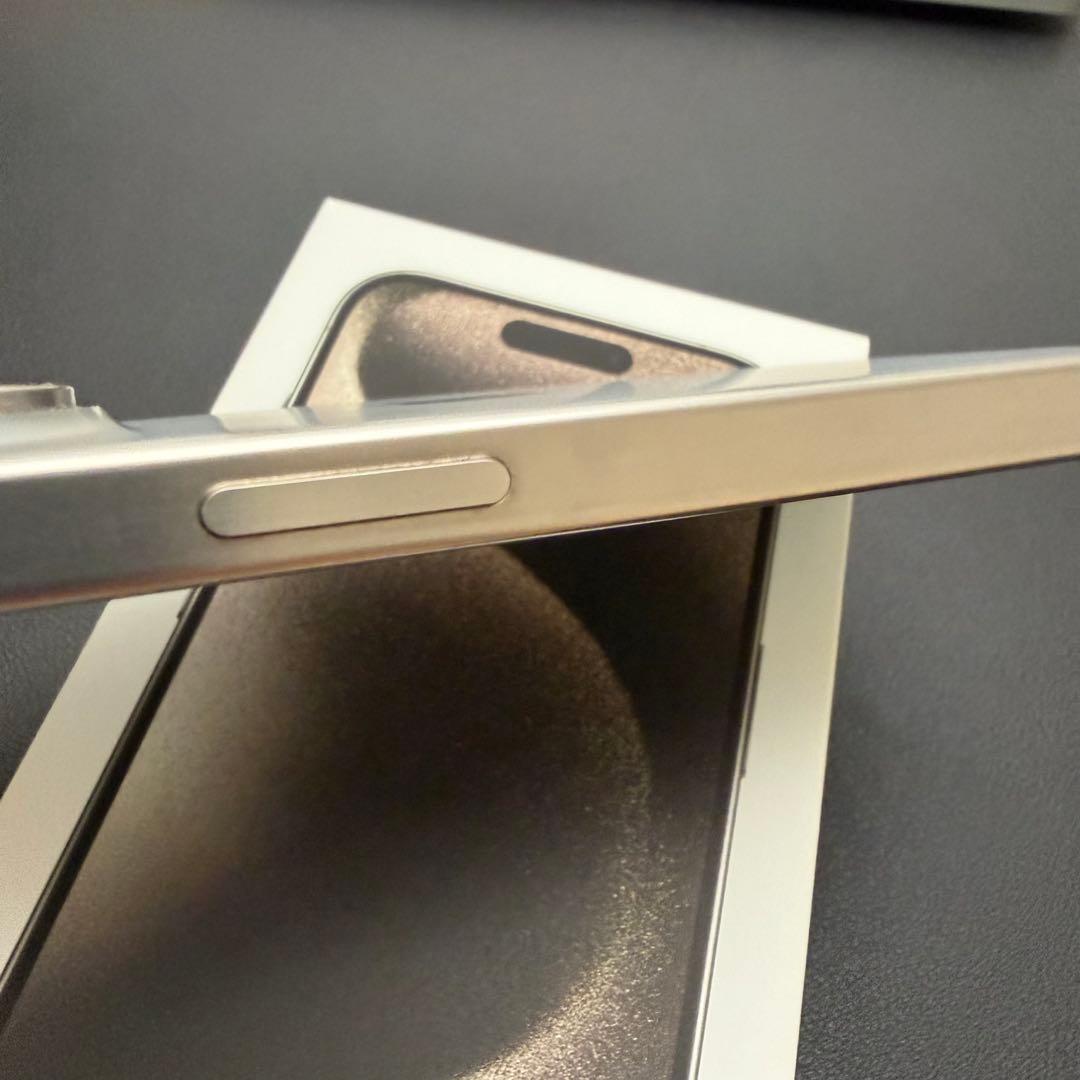 iPhone 15 Pro ナチュラルチタニウム 256 GB SIMフリー