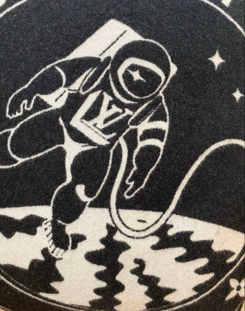 LOUIS VUITTON 宇宙飛行士クッション