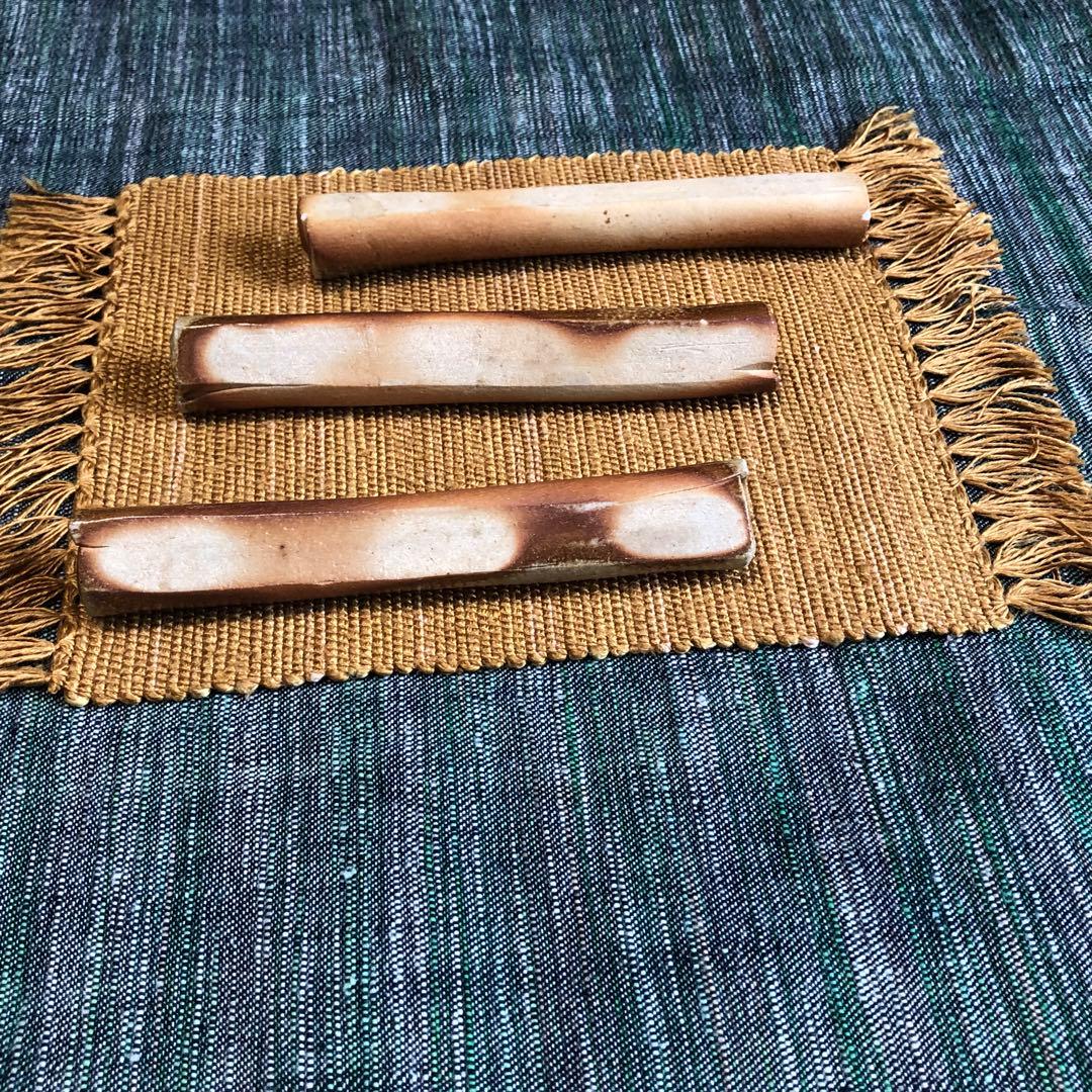 家庭画報掲載陶芸家作　信楽焼焼き締めカトラリーレスト3本セット　ウコン染絹敷物