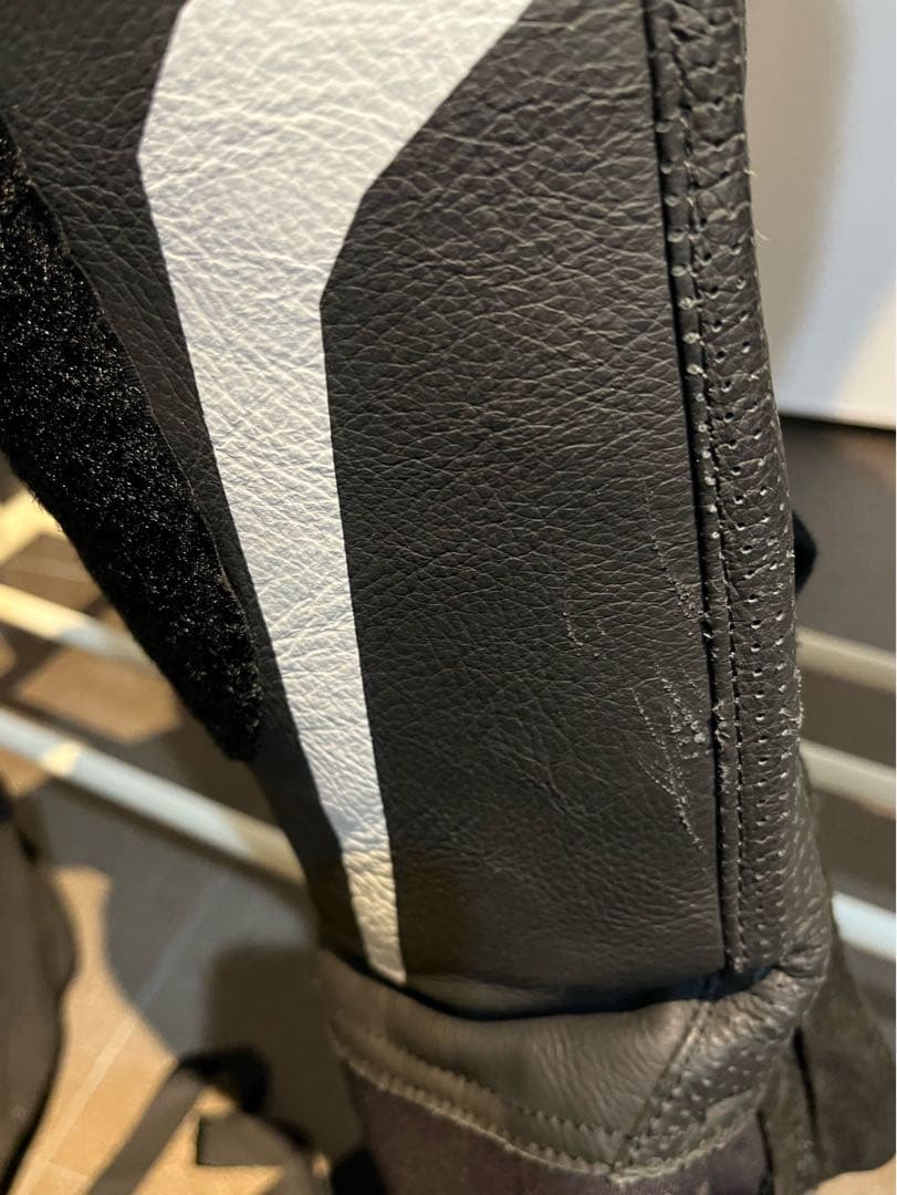 BERIK レーシングスーツ 黒/赤/白