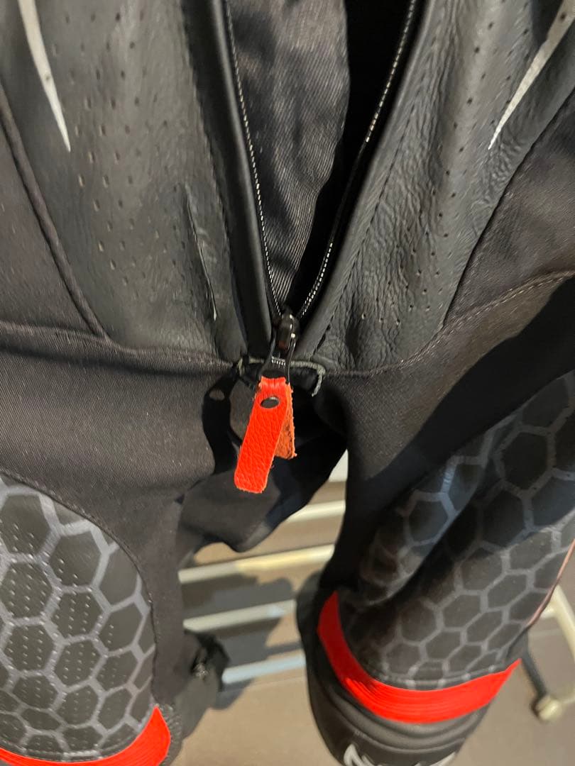 BERIK レーシングスーツ 黒/赤/白