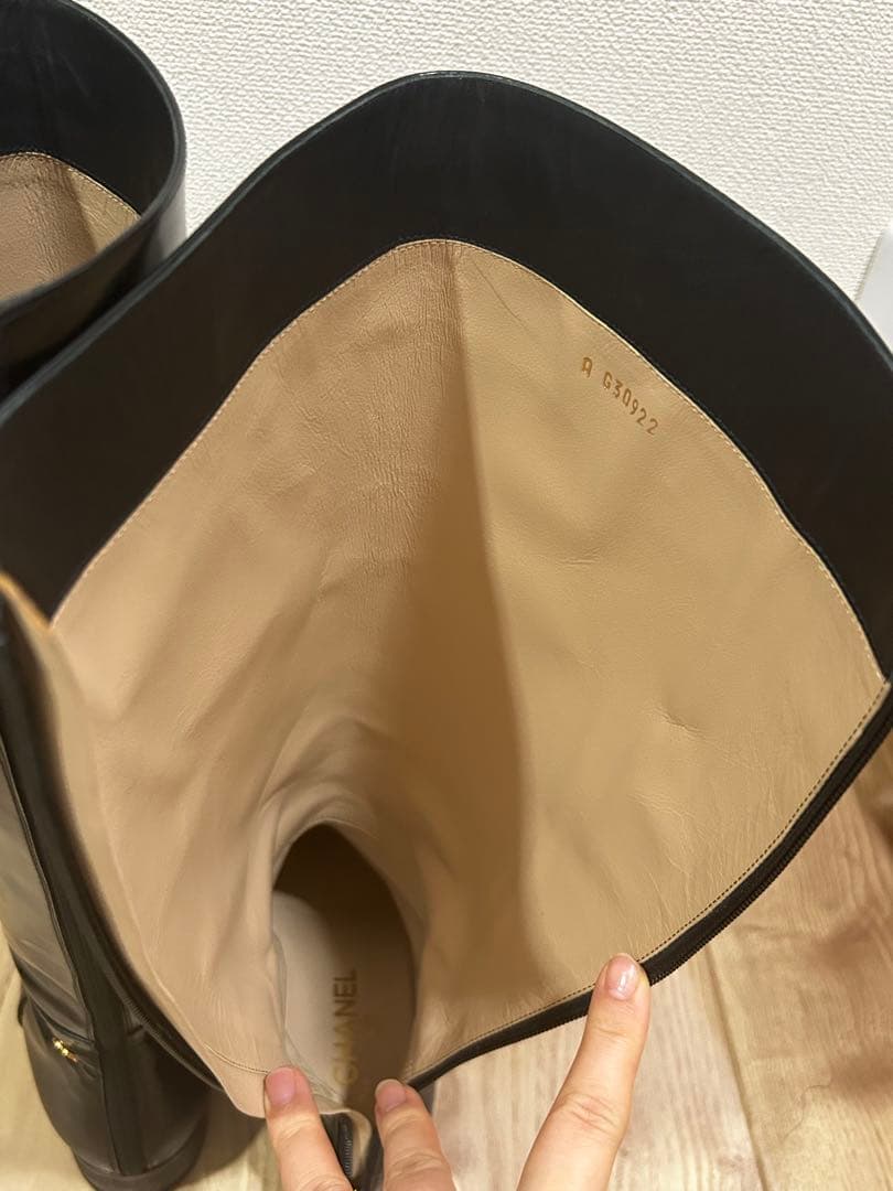 バ*ビ様 今月末日取り消し予定　CHANEL シャネル　ロングブーツ　レザー