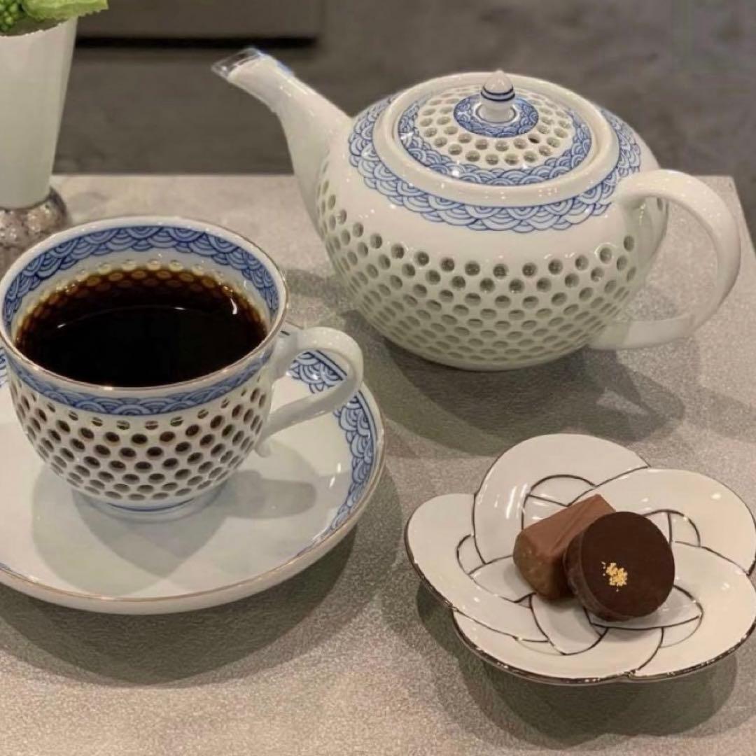 【新品】【大人気】有田焼田清窯　太白プラチナ線梅結び小皿　縁起物