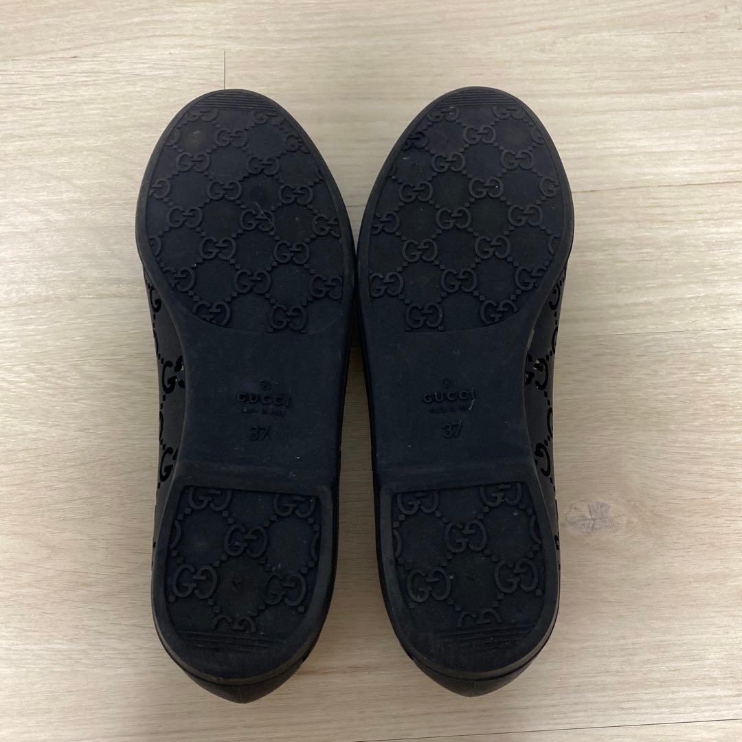 gucci ブラックロゴフラットシューズ