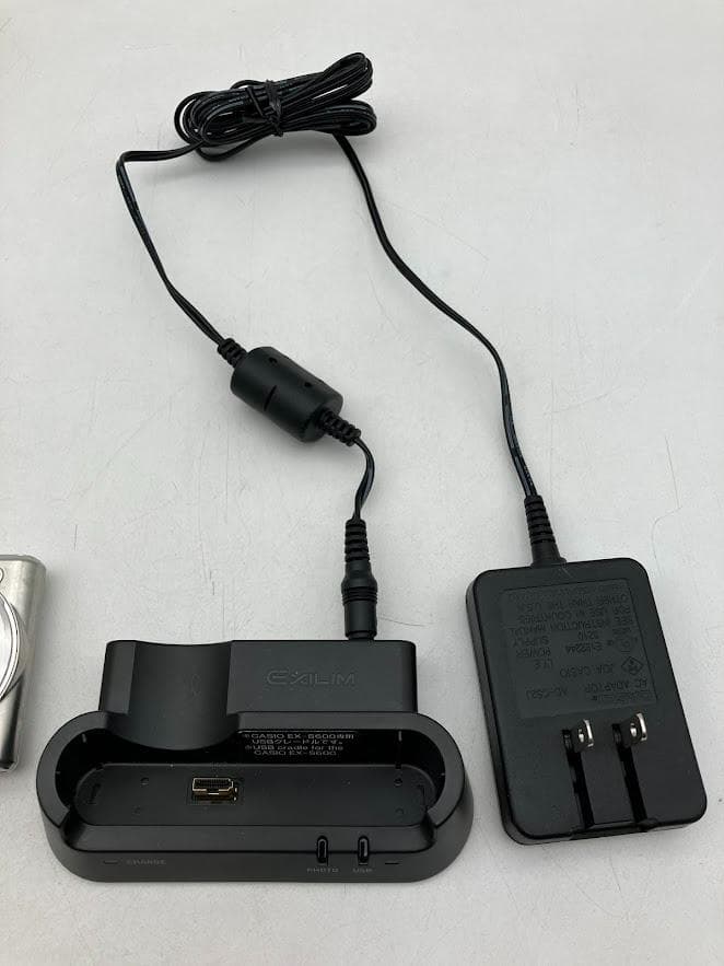 CASIO EXILIM デジタルカメラ EX-S600 本体と充電器