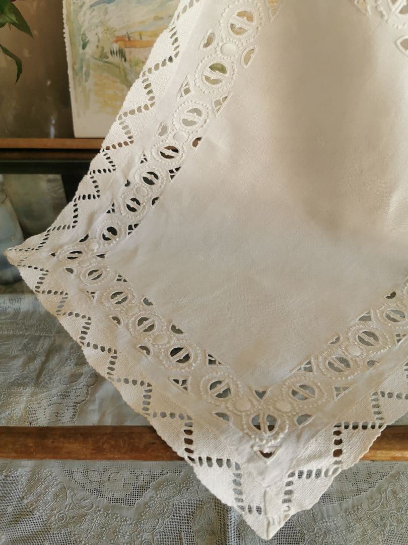 アンティーク オープンカットワーク＆フレンチノット刺繍 ボビンレース編みランナー
