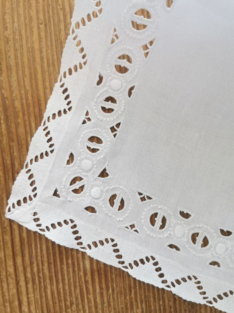 アンティーク オープンカットワーク＆フレンチノット刺繍 ボビンレース編みランナー