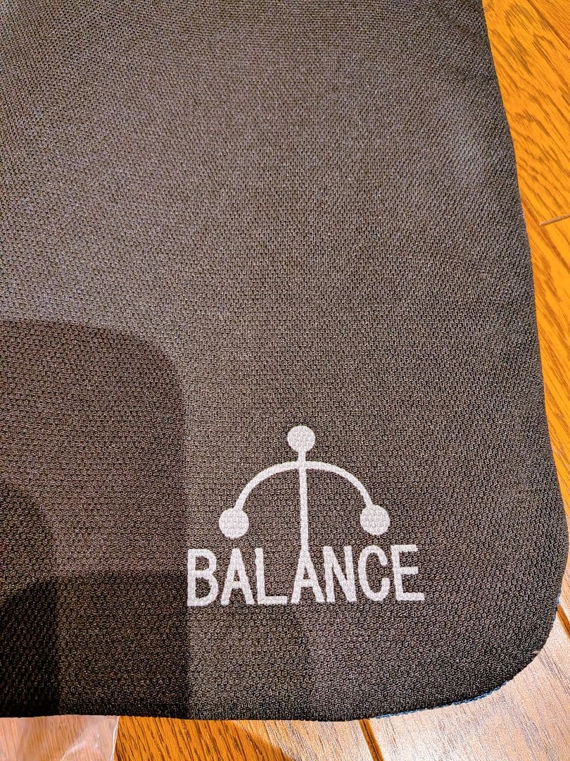 【新品未使用】BALANCE工房 坐骨調整シート二代目楽座衛門 二つ折り座布団