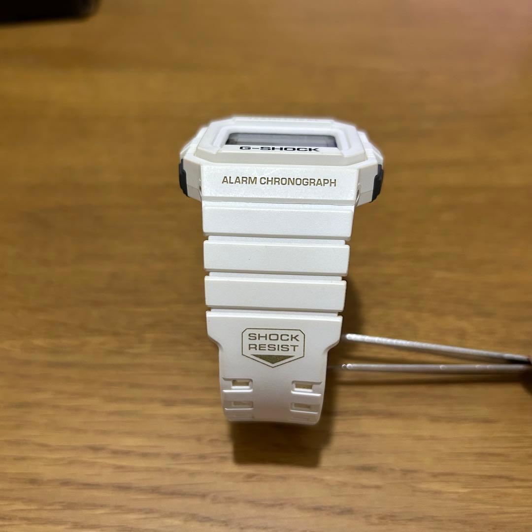 カシオ G-SHOCK ライジングホワイト 25周年記念モデル