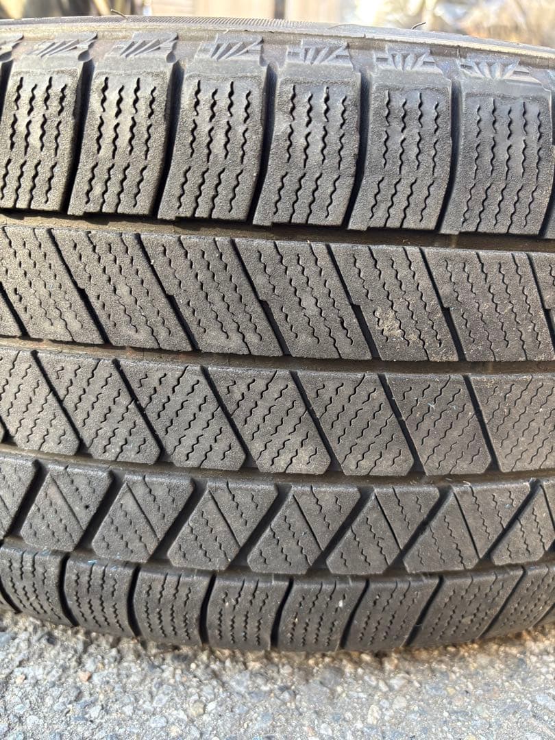 ボルボ ブリザック VRX 3 225/60R17 スタッドレスタイヤ