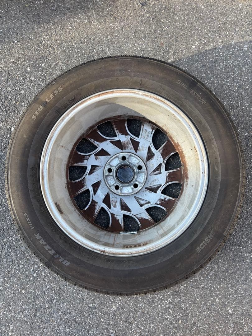 ボルボ ブリザック VRX 3 225/60R17 スタッドレスタイヤ