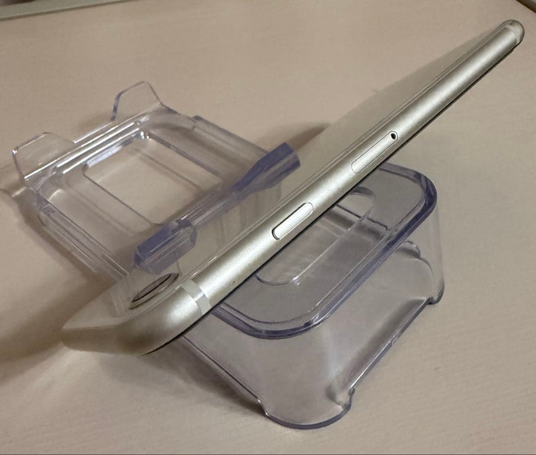 【超美品】iPhone SE3 第3世代 SIMフリー 128GB スターライト