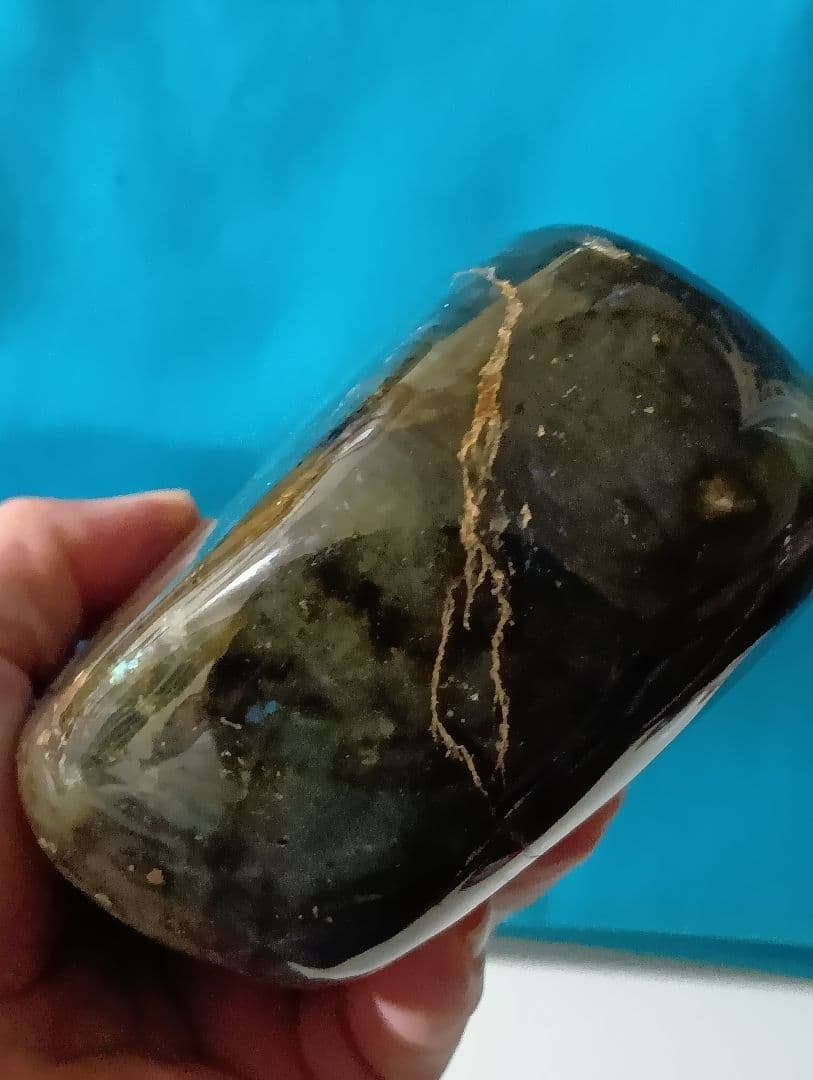 ラブラドライト　原石　台座付き