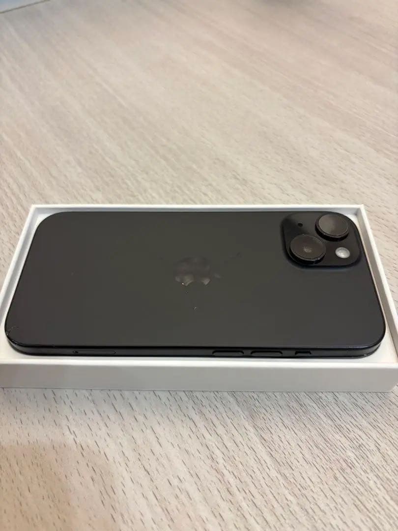 iPhone 15 ブラック 128GB 容量99% 保証あり 背面割れあり