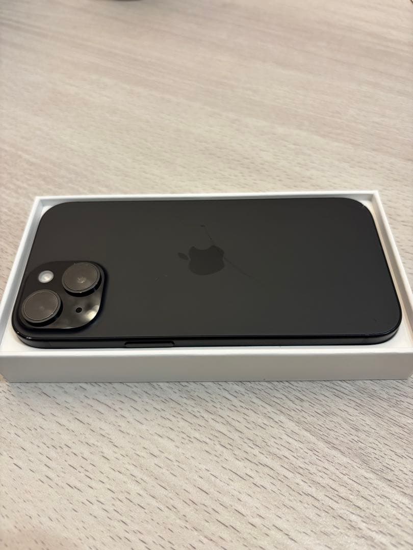 iPhone 15 ブラック 128GB 容量99% 保証あり 背面割れあり