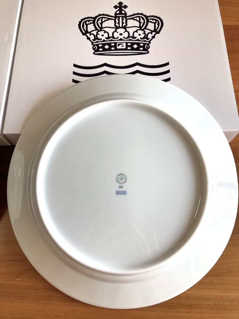 ロイヤルコペンハーゲン ホワイトフルーテッド27cmプレート x 2枚（未使用）