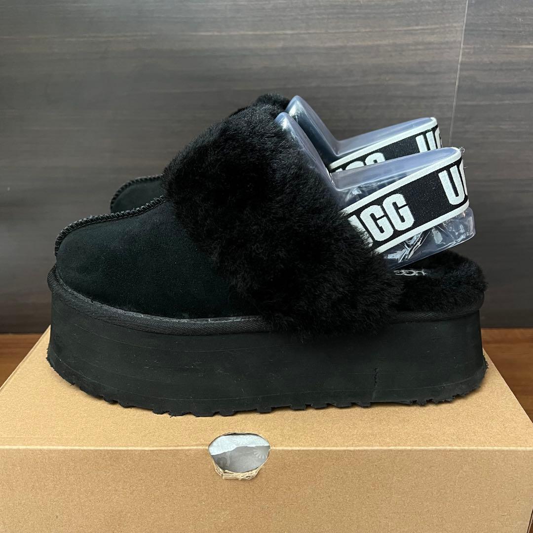 美品 UGG FUNKETTE プラットフォーム スリッパ 黒