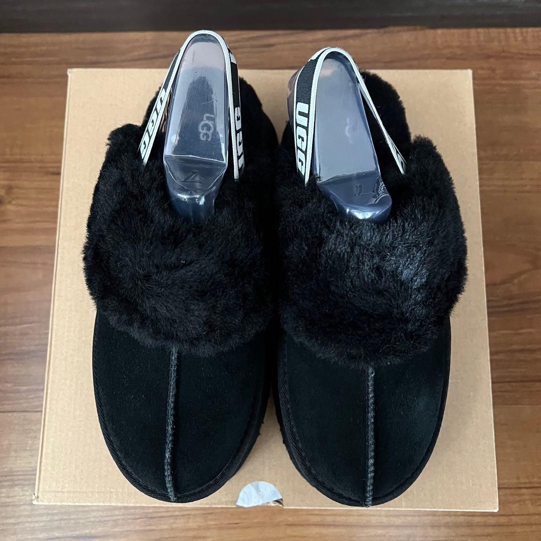 美品 UGG FUNKETTE プラットフォーム スリッパ 黒