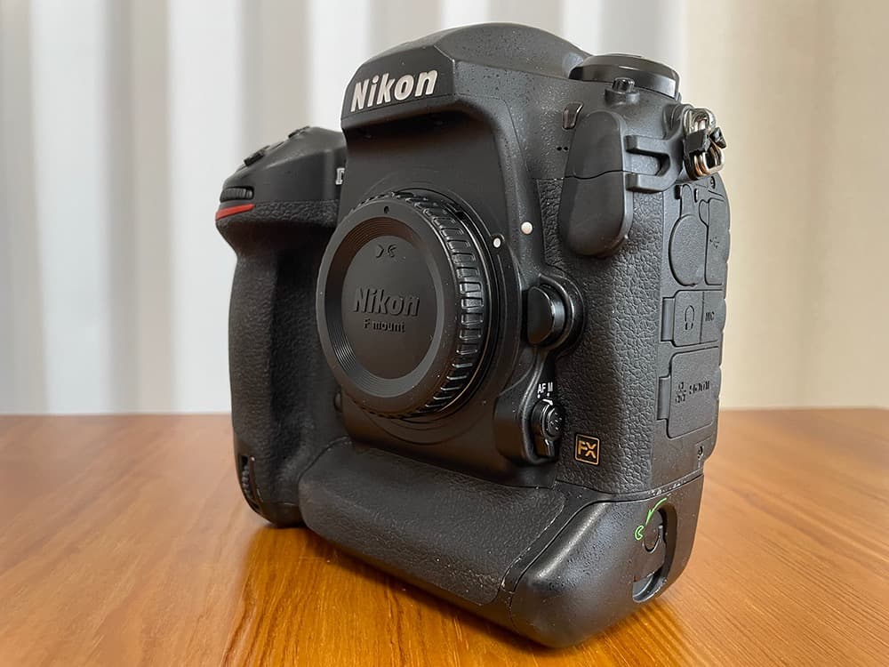 Nikon一眼レフカメラ D5 (CF) ボディ+バッテリー＆充電器 付属