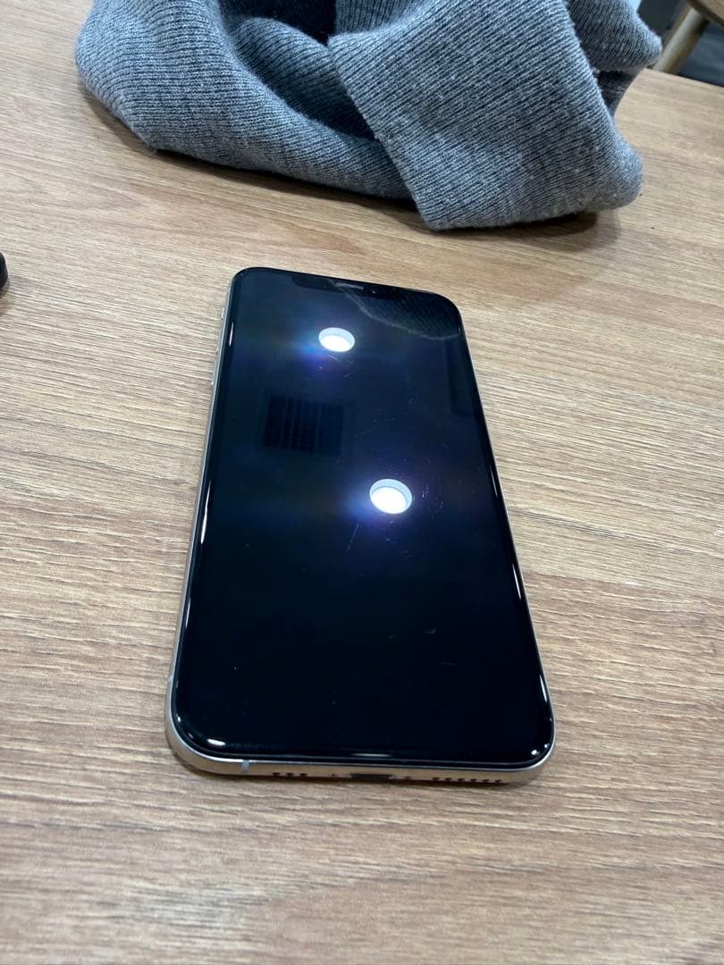 Apple iPhone XS シルバー ケース付き