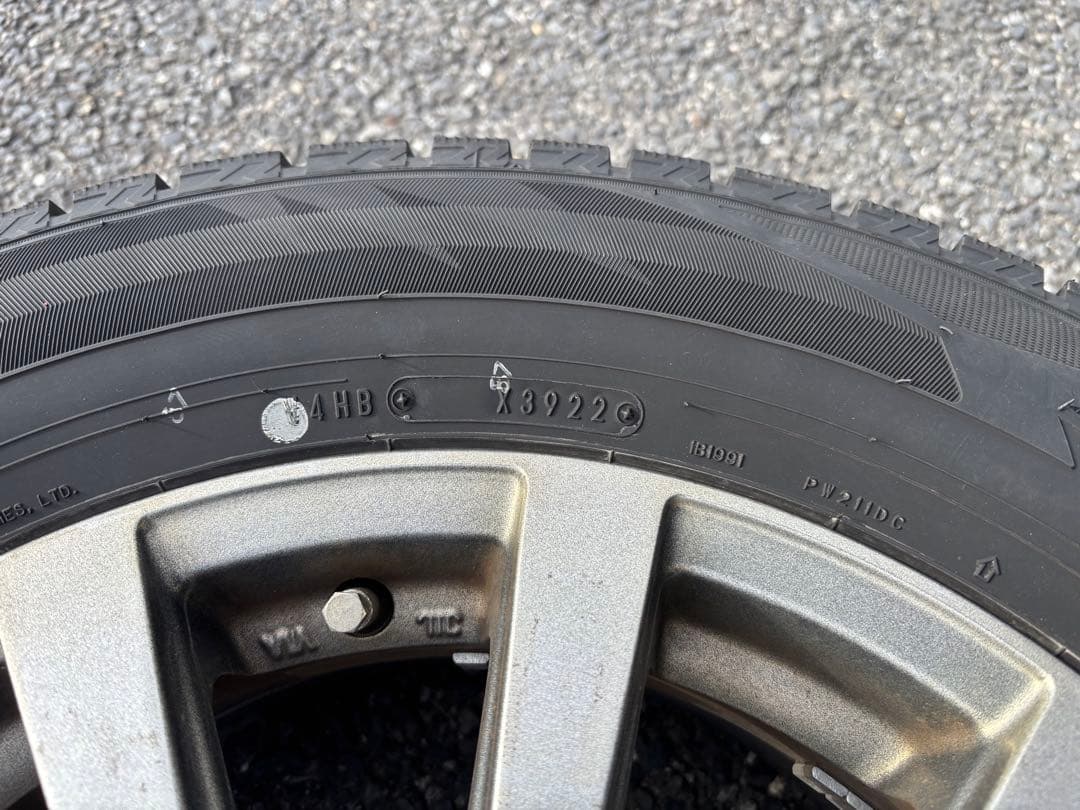 DUNLOP WINTER MAXX 215/65R16 22年製　スタッドレス