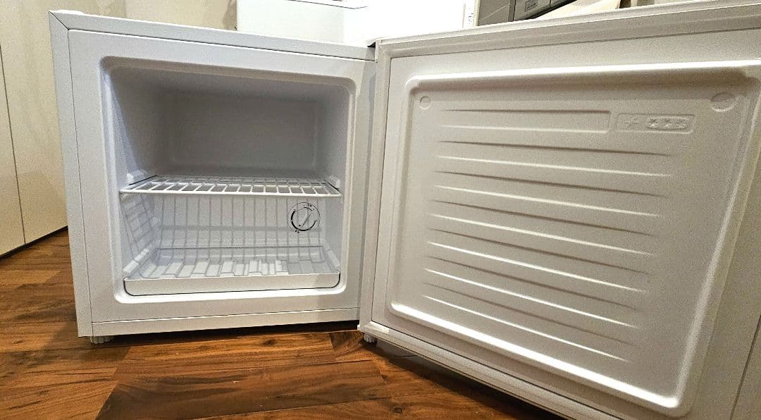 コンパクトホワイト冷凍庫 　A-stage FZ03A-31WT　2023年製