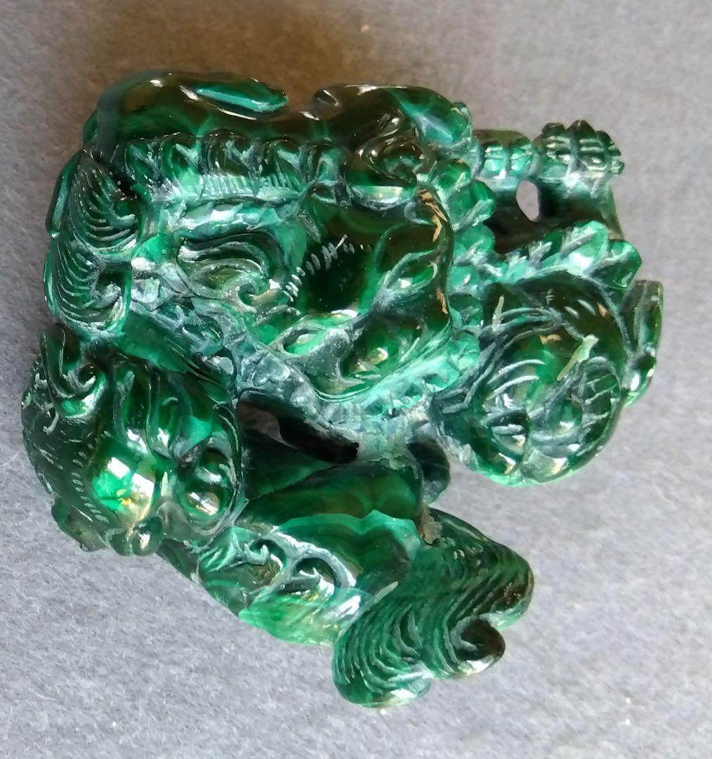 孔雀石（マラカイト）吉祥霊獣三対獅子置物 台座 極細工逸品置物