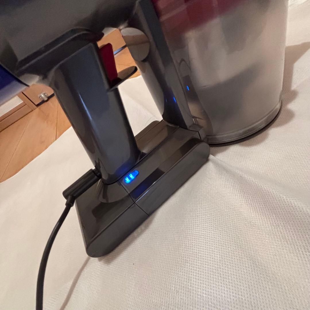 Dyson V8 Fluffy+ スタンド付