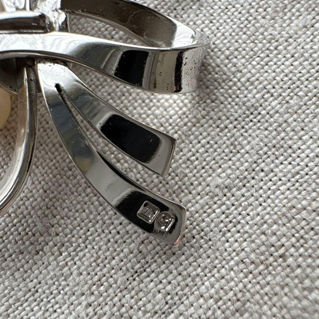 ミキモト　真珠とメタルのリボン型ブローチ