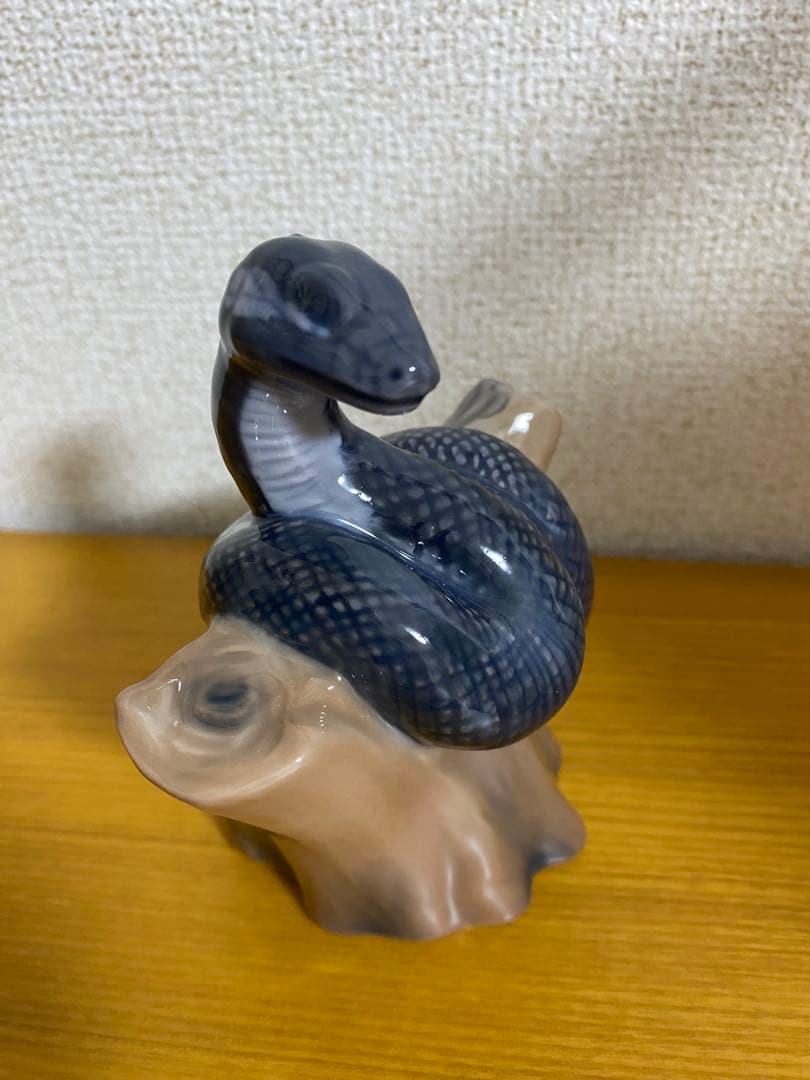   蛇の置物