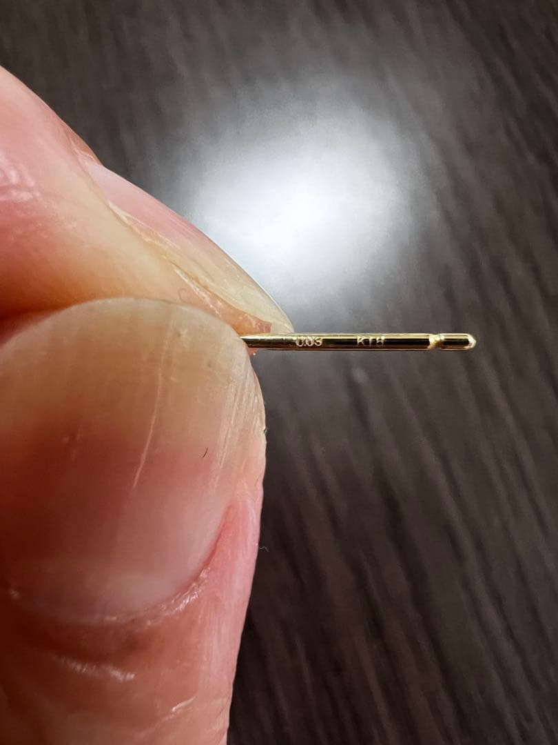 リトルエンブレム未使用に近いピアス片耳 2個出品中