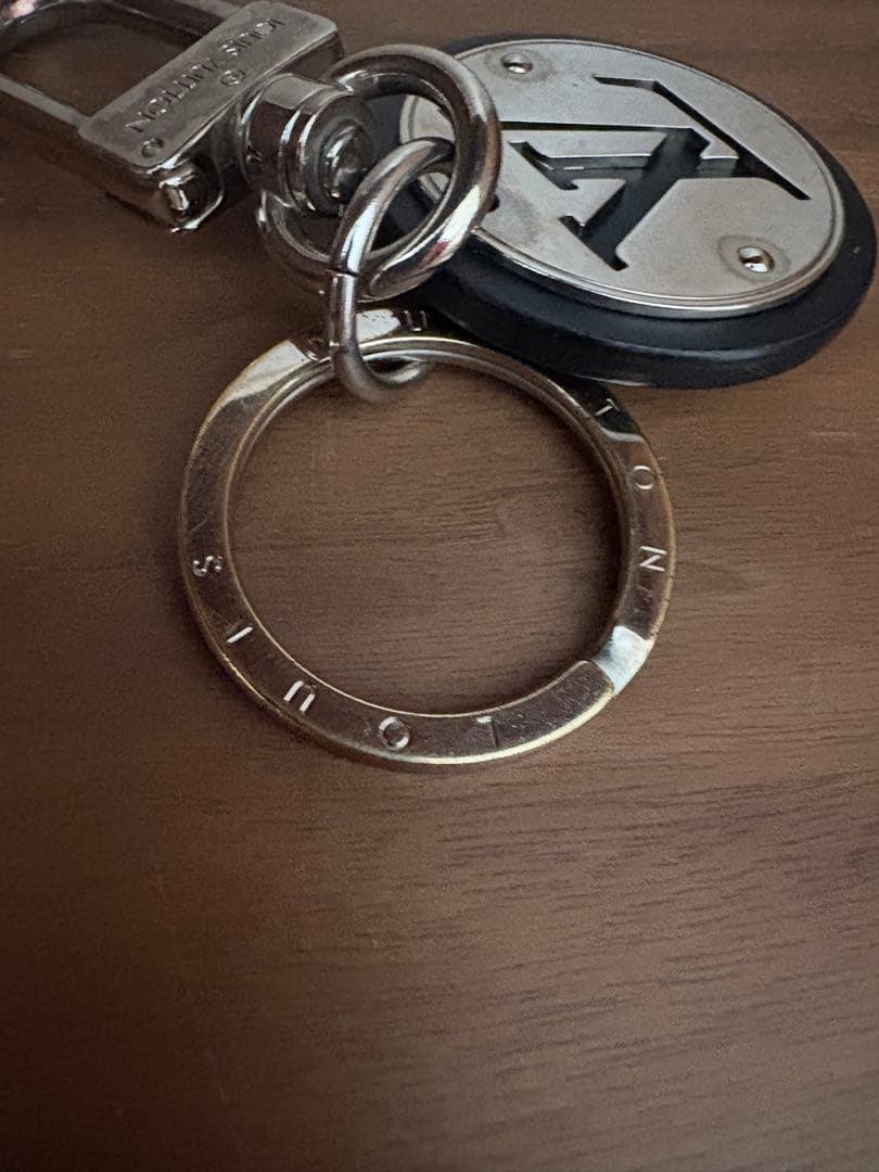 ルイヴィトン　キーホルダー・LV サークル