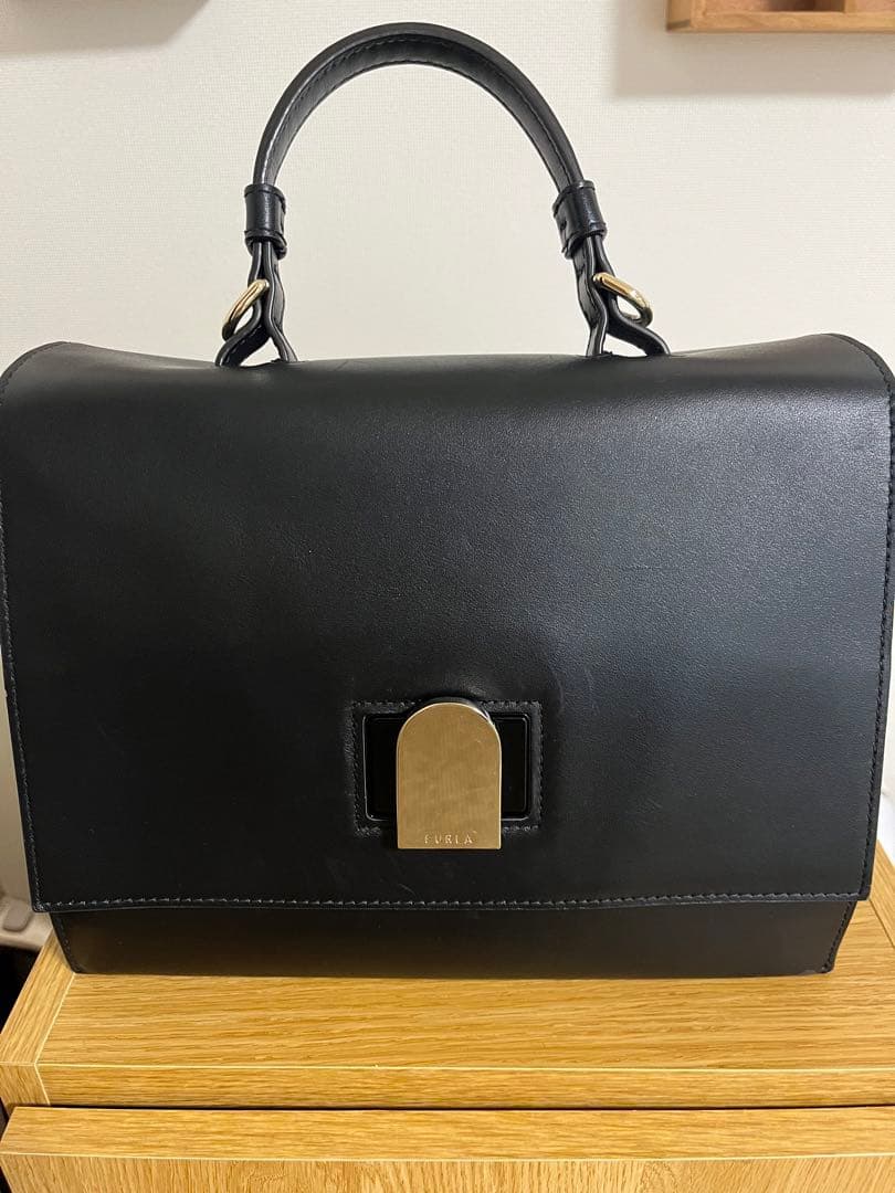 FURLA Emma ブラック カーフレザーハンドバッグ