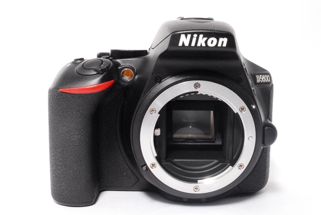 ❤️Nikon D5600 ダブルズームキット❤️一眼レフカメラ❤️手ぶれ補正付き❤️