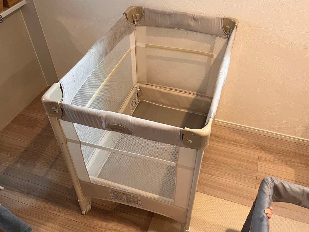 美品！アップリカ ココネル エアープラス 人気のホワイトベージュ