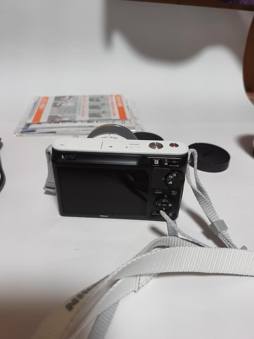 Nikon 1 J1 ミラーレスカメラ　ダブルレンズキット 美品 3脚付き