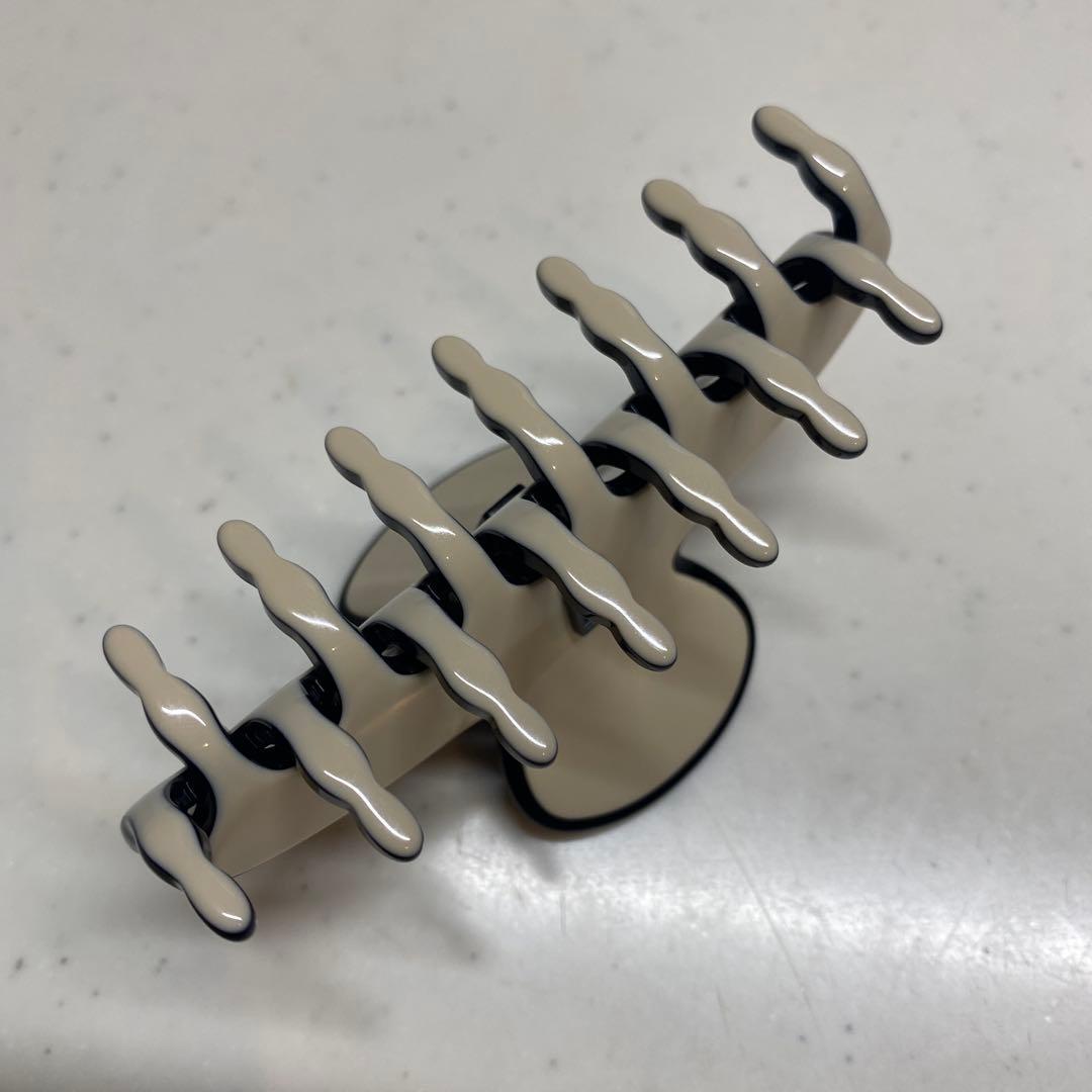 ALEXANDRE DE PARIS 50周年 ホワイトブラック ヘアクリップ