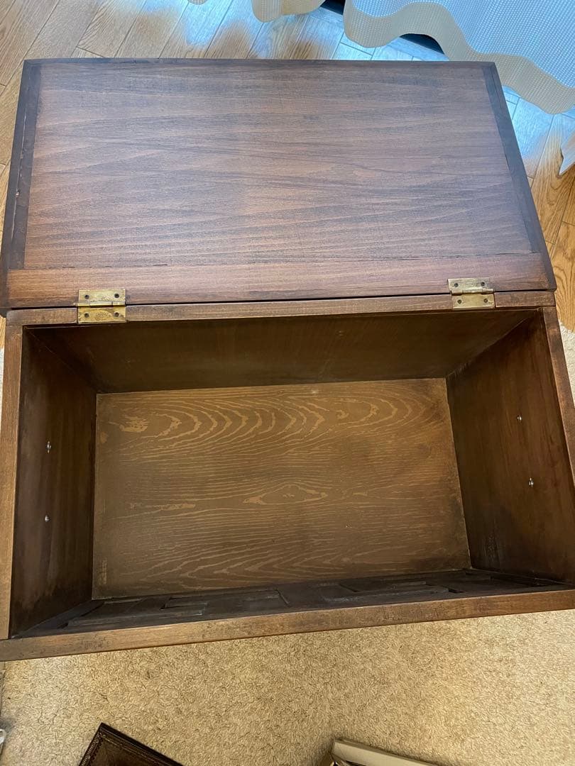 キリムを使った木製収納付きスツール