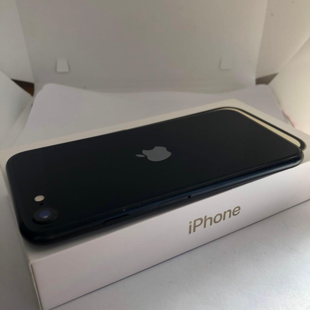 【年始割】iPhone SE3 64GB SIMフリー 【極美品】 【付属品】