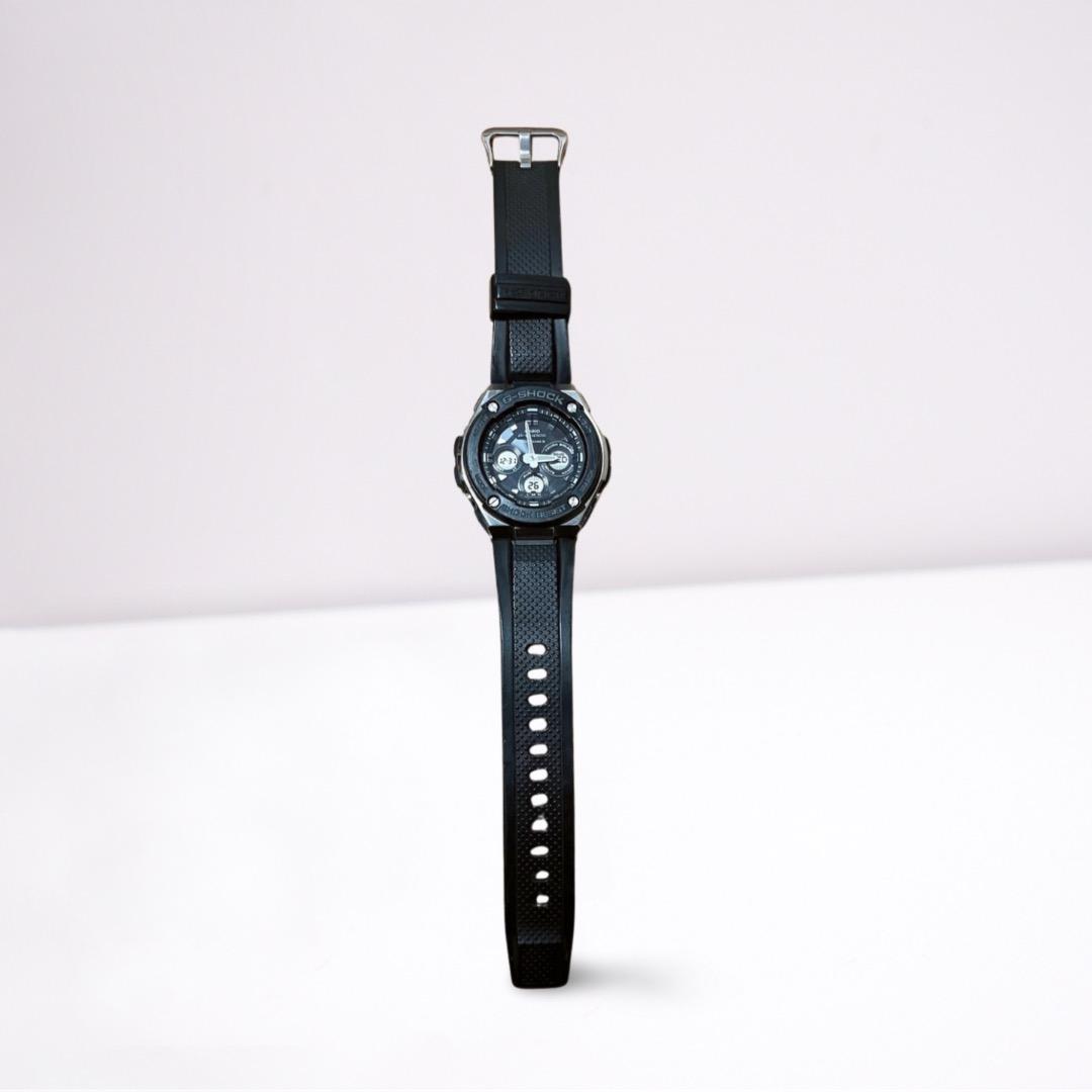 ご*ん様 CASIO G-SHOCK GST-W300 タフソーラー 電波