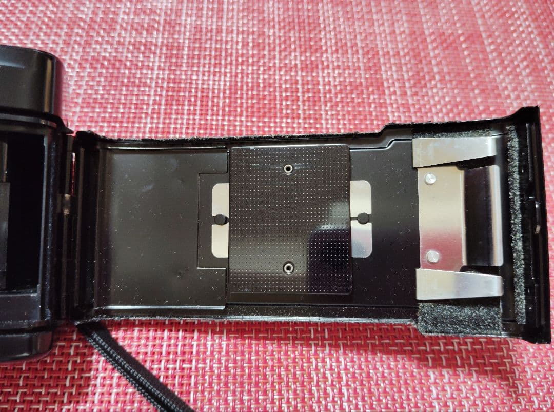 OLYMPUS　PEN EF（赤ベロ）