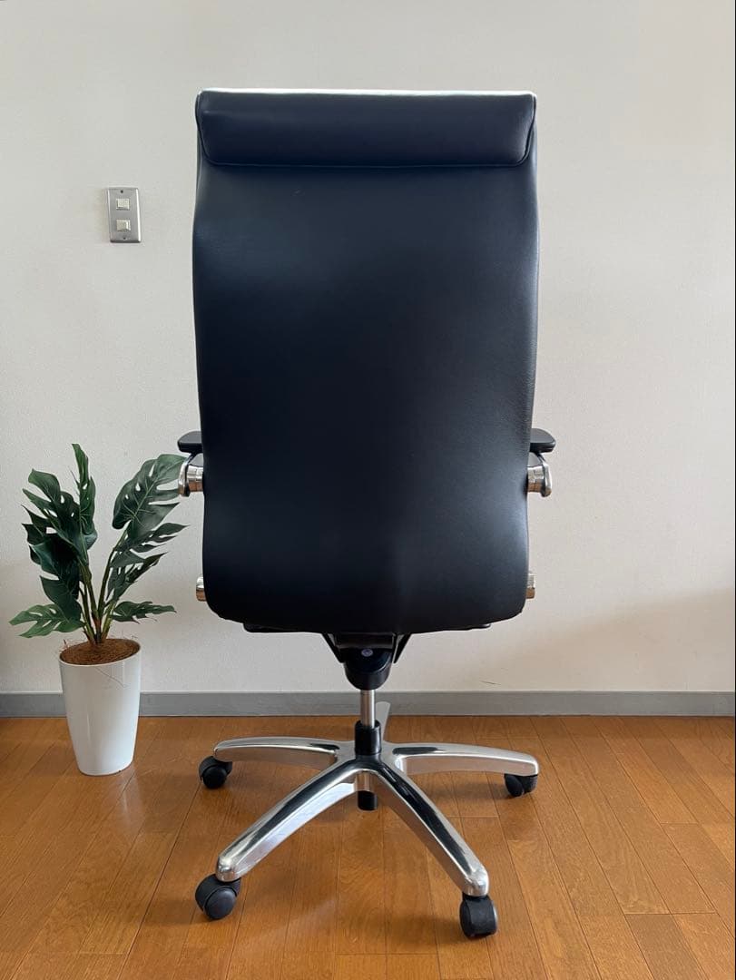 オカムラ　VILLAGE ビラージュ　エグゼクティブチェア　黒　本革　ハイバック