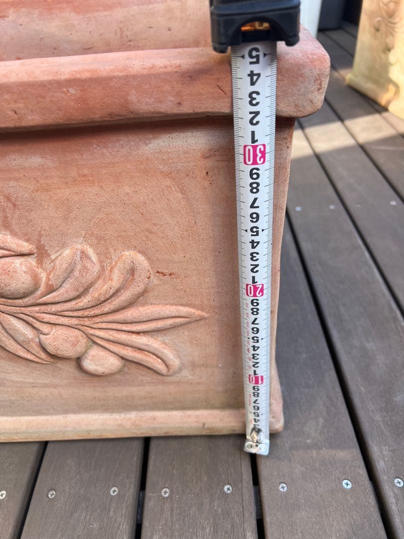 テラコッタ製 四角い植木鉢 花柄彫刻付き　スクエア鉢