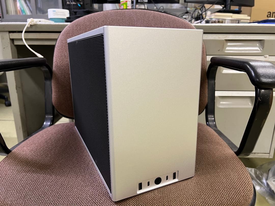NCASE M1 EVO シルバー ITXケース