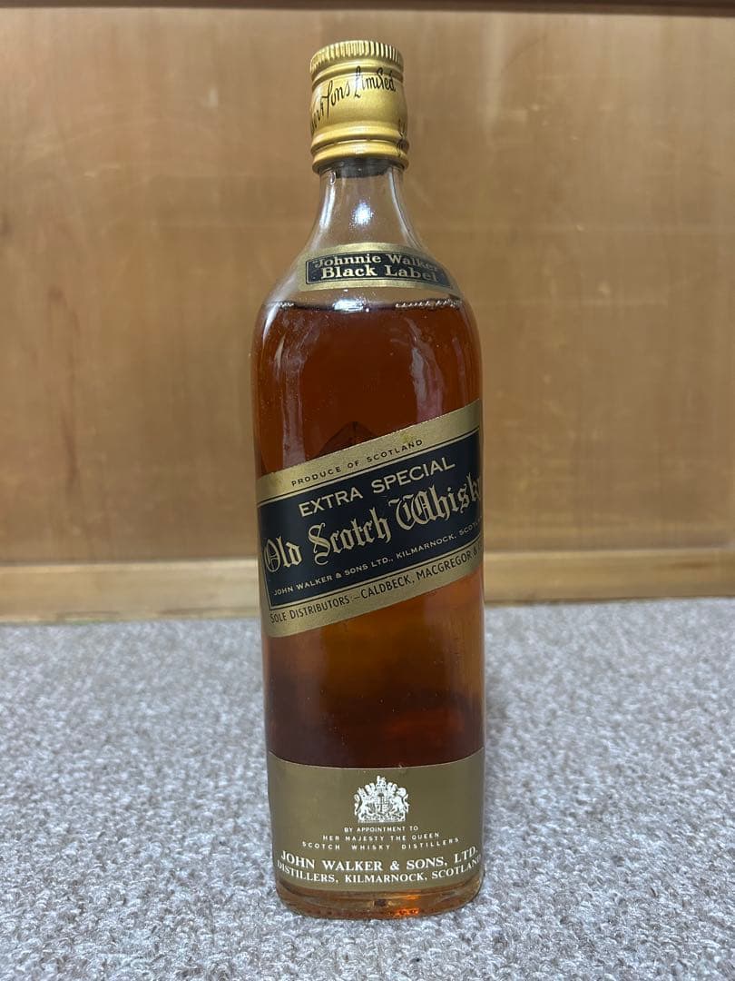 ジョニーウォーカー ブラックラベル 金キャップ 白紋章 化粧箱付き