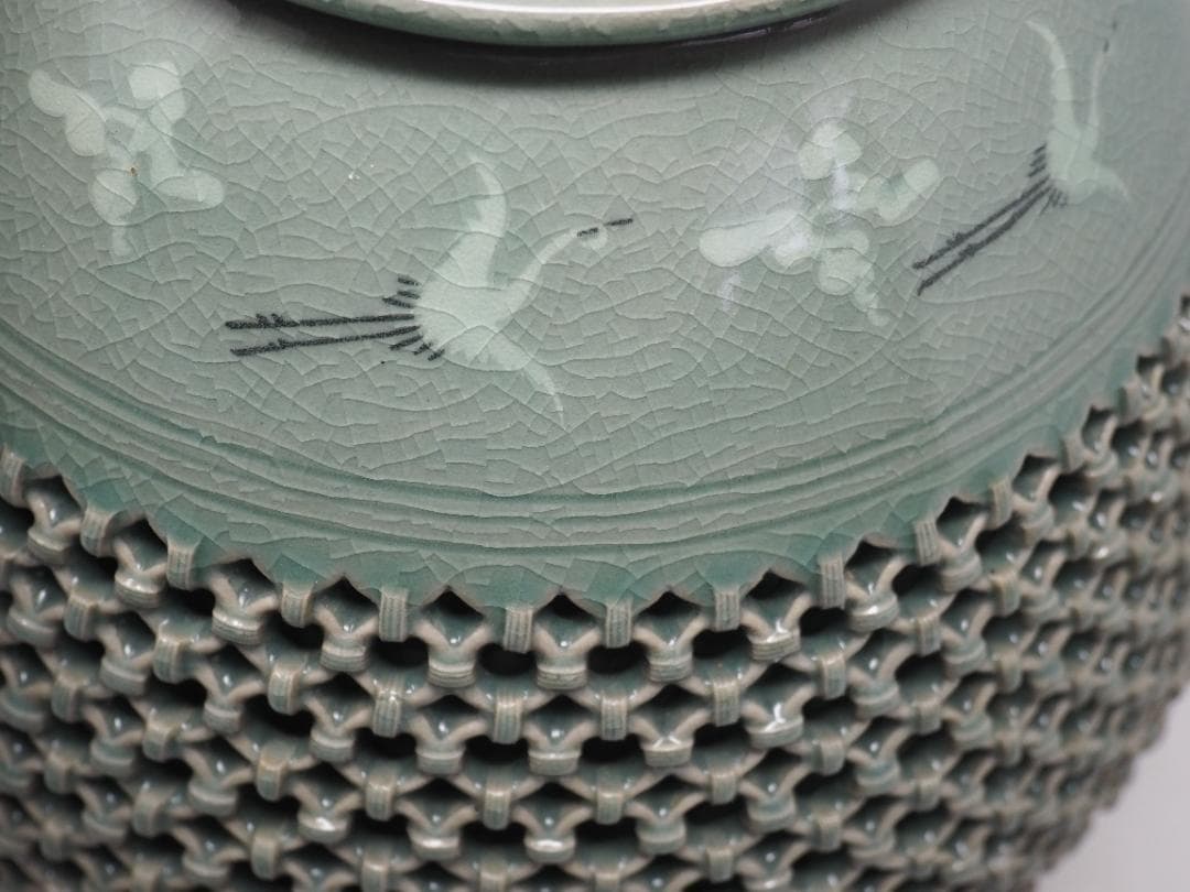 網目透かし彫り壺　鶴　獅子　東泉　-SO