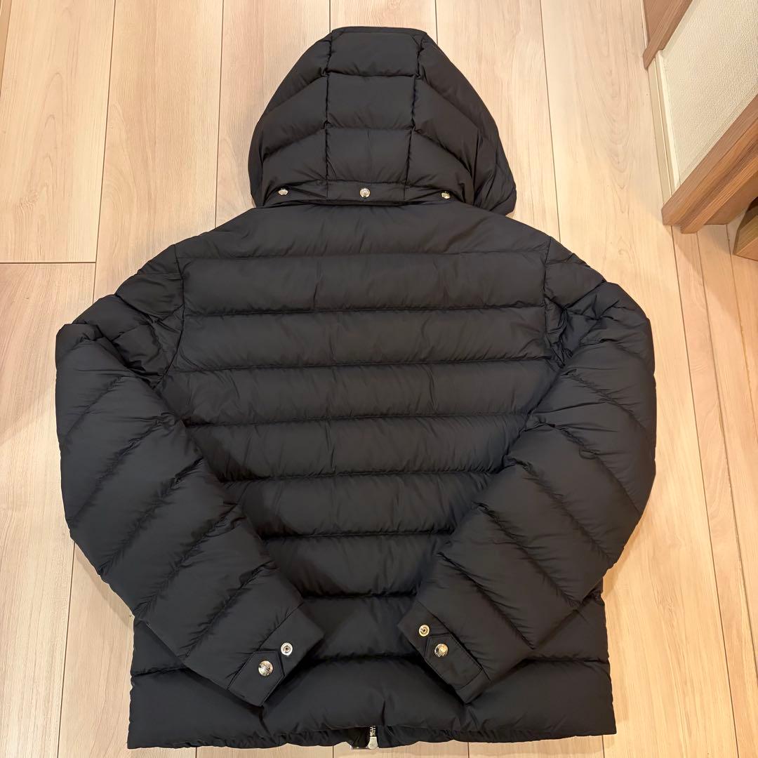 Moncler モンクレール ARNEB フーデット ダウンジャケット