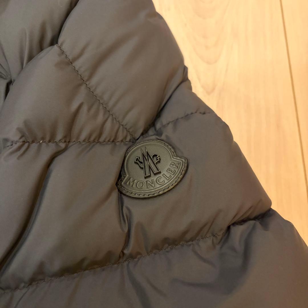 Moncler モンクレール ARNEB フーデット ダウンジャケット